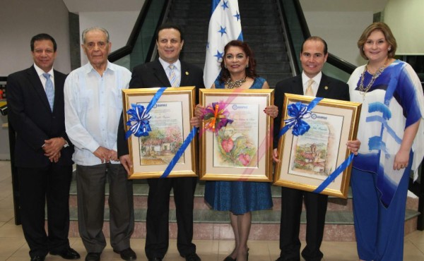 Banco del País premia a tres de sus colaboradores