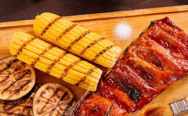 Costillas en salsa de mostaza, ketchup y miel