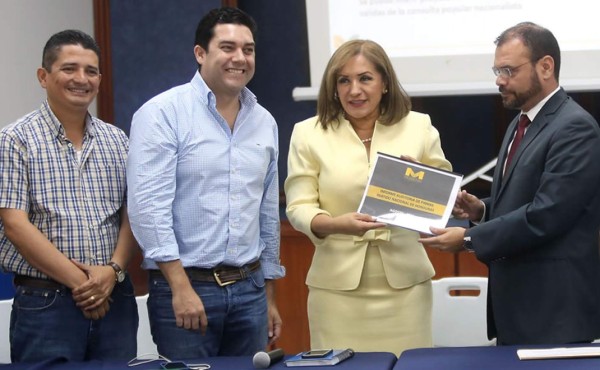 Nacionalistas certifican 1.4 millones de firmas