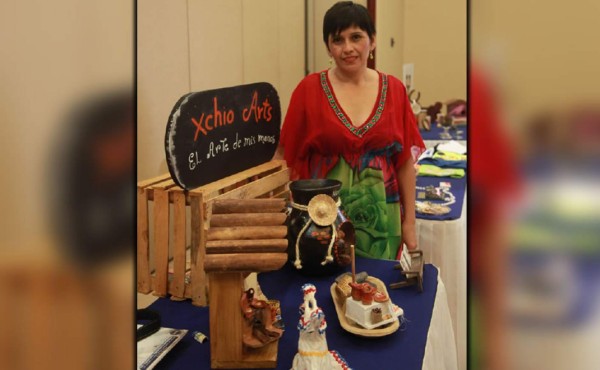 Pone todo su talento para crear minijardines