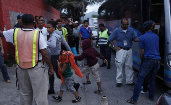 Reinsertan niños deportados al sistema escolar