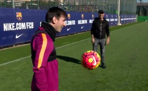 VIDEO: El gol imposible de Messi ante asombro de Eros Ramazzotti