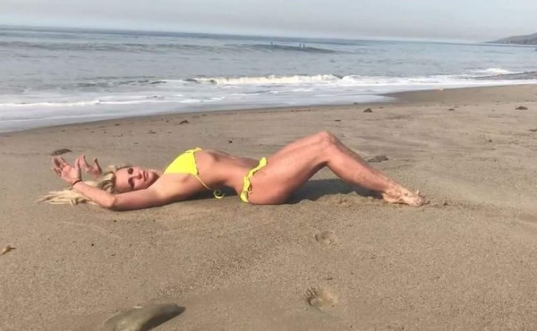 Britney Spears presume su figura en diminuto bikini  