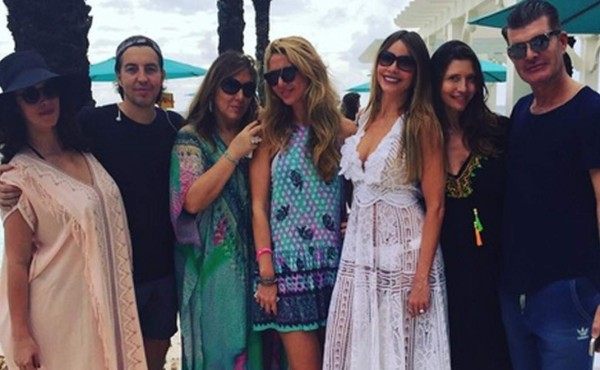 Así lució la actriz en una de las cenas de despedida de soltera con amigos.