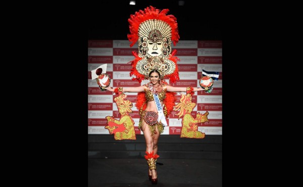 Hondureña se luce con traje típico en Miss Internacional en Japón