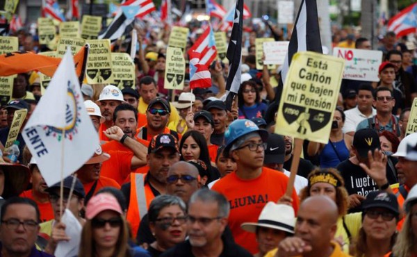 Protestan con un 'cacerolazo' para exigir dimisión de gobernador Puerto Rico
