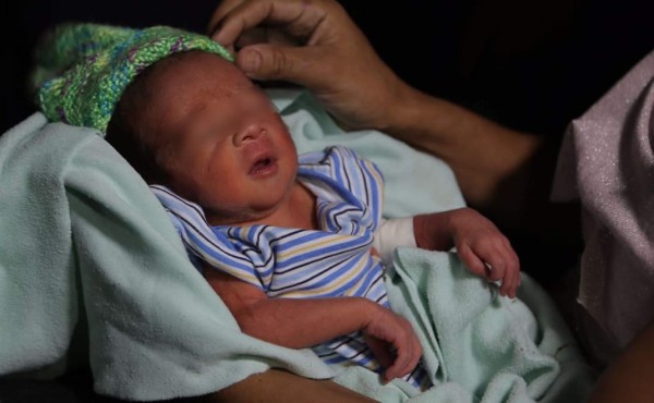 Encuentran abandonado a bebé en colonia San Pedro Sula