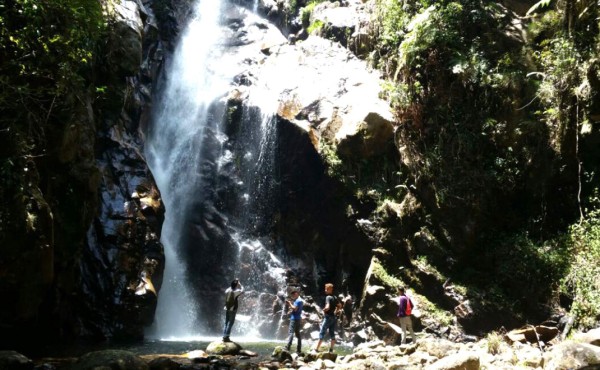 Centros turísticos de San Pedro Sula ya reciben a veraneantes