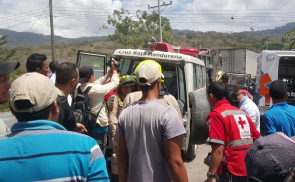 Diez heridos en choque entre bus y volqueta en Santa Rosa de Copán