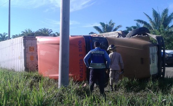 Mujer muere al accidentarse cabezal en el que viajaba en Colón  