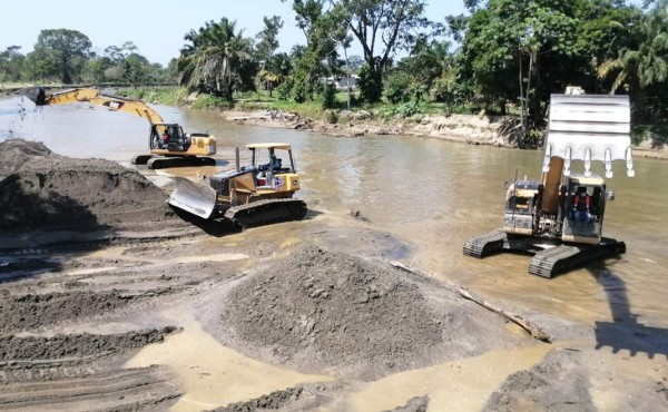En 50% está avanzada la canalización de ríos en Omoa tras devastación de Eta y Iota