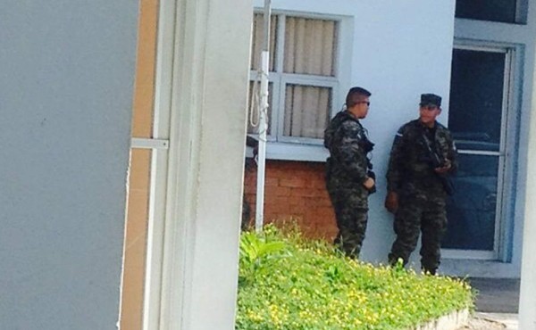 Fiscales intervienen almacén de la regional de Salud en La Ceiba