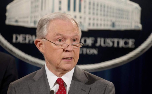 EEUU: El fiscal general cree que la militarización puede resolver la 'crisis' fronteriza