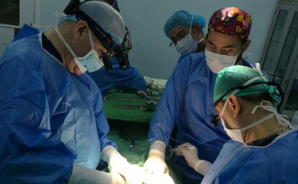 Se recupera el pequeño que recibió un riñón de su padre