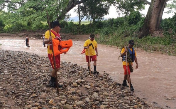 Buscan a dos personas desaparecidas por las lluvias en Honduras