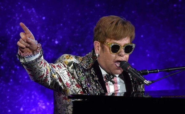 Elton John suspende un concierto en Nueva Zelanda al quedarse sin voz