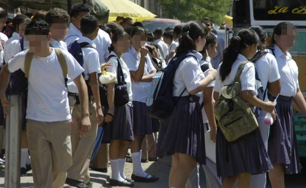 Educación suspende clases este lunes por paro de transportistas
