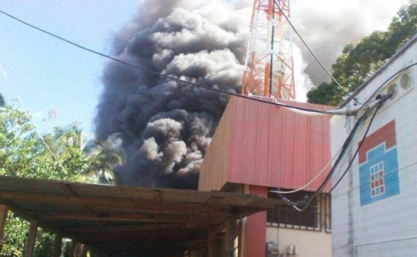Se incendian bodegas de Hondutel en Tegucigalpa