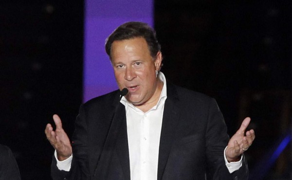 Presidente de Panamá blanco de críticas por pagar cirugías a sus funcionarios