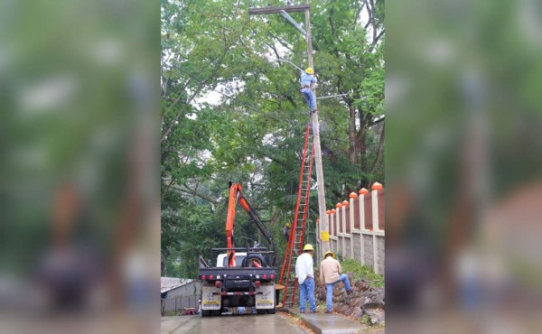 Enee recibe hasta 100 solicitudes de alumbrado público