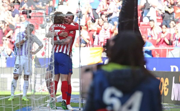 Atlético de Madrid logra deslucido triunfo y se consolida en el segundo lugar