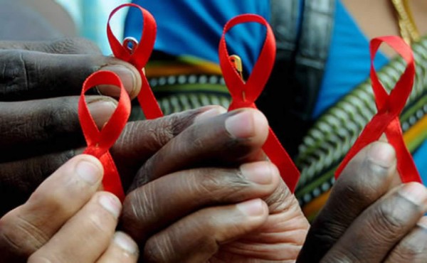 OMS recomienda a gays usar antirotrovirrales para evitar VIH/Sida