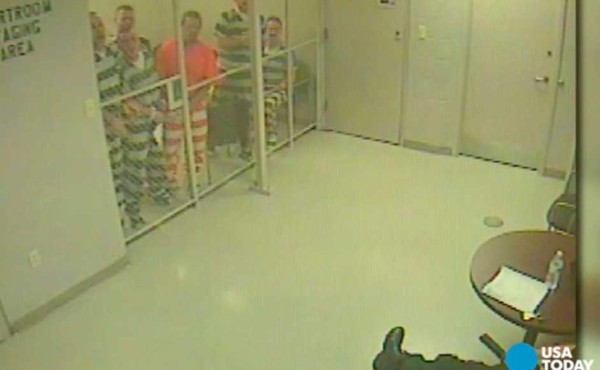 Reos escapan para salvar la vida de un policía penitenciario