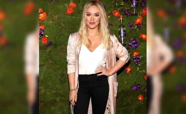 Vecino de Hilary Duff planea demandarla por avergonzarlo en Instagram