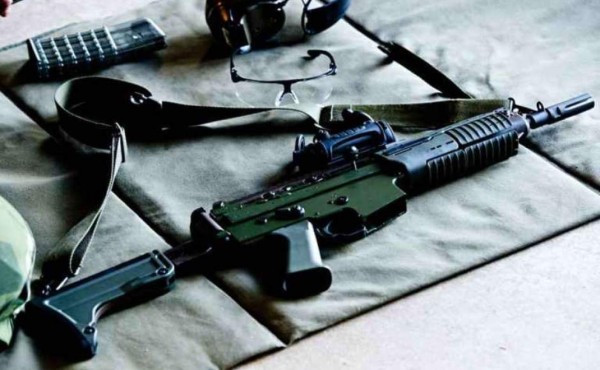 Soldado sueco olvida en la calle un fusil de asalto cargado&nbsp;