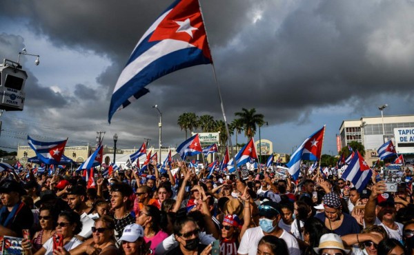 Gobierno cubano ofrece primeras concesiones a los manifestantes