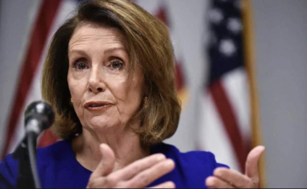 Pelosi pide a Trump que pare las redadas 'sin corazón' contra indocumentados