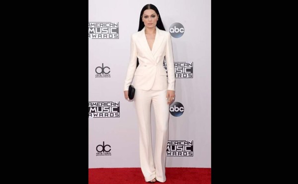 ¿Quién fue la mejor y peor vestida de los American Music Awards?