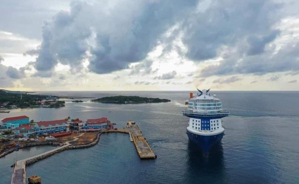 Arriba a Roatán el crucero Celebrity Edge con más de mil turistas