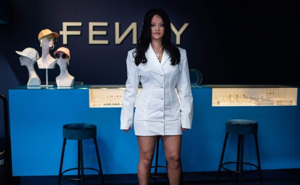 Suspenden la producción de ropa de la marca de Rihanna