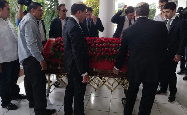Sepultan al empresario y político Jaime Rosenthal Oliva en Jardines del Recuerdo