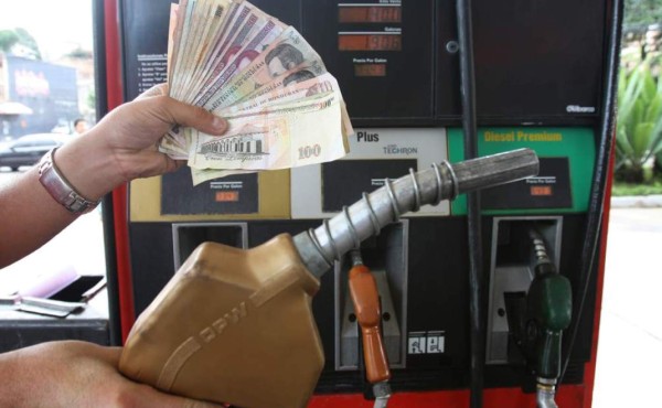 Prevén que la tendencia en los precios de los combustibles continúe hacia al alza