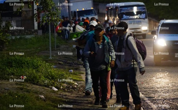 Emprender nueva caravana 'es una locura', dice embajador hondureño en México