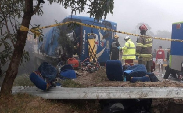 Ecuador: Mueren 12 fanáticos del Barcelona en accidente de bus