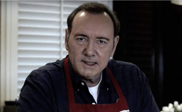 Kevin Spacey aparece como Frank Underwood para defenderse de acusaciones por abuso sexual