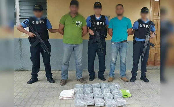 Capturan a dos hombres con 20 kilos de cocaína en Honduras