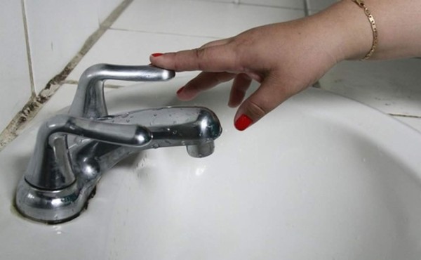 Cortes de energía dejan sin servicio de agua potable a pobladores de la Rivera