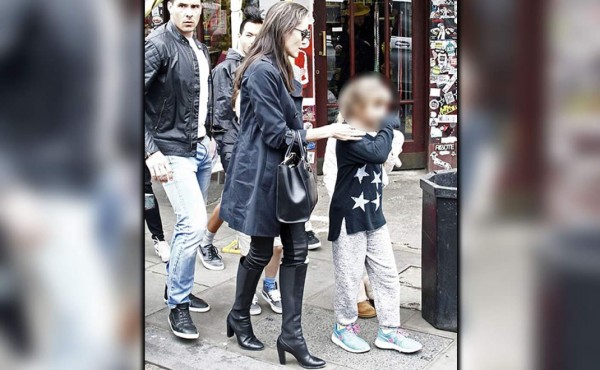 Angelina Jolie niega los rumores de anorexia al reaparecer en Londres