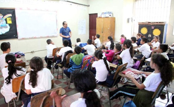 Educación reitera que aumento de contagios aún impide clases presenciales