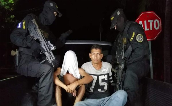 Caen dos presuntos pandilleros que extorsionaban en La Lima