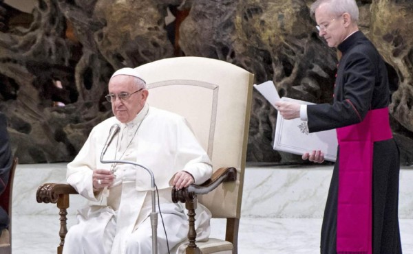 El papa lamenta la 'desnaturalización' de la Navidad