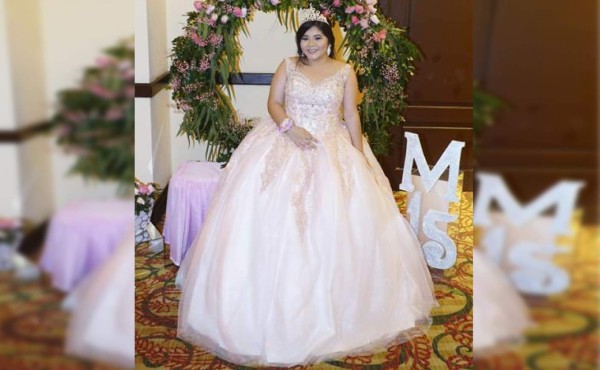 Alegría por la bella quinceañera