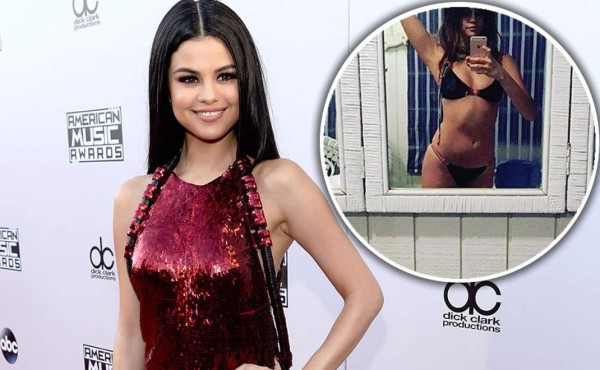 Una sensual Selena en diminuto bikini