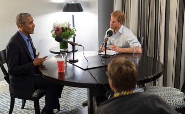 Obama alerta contra redes sociales al ser entrevistado por el príncipe Enrique