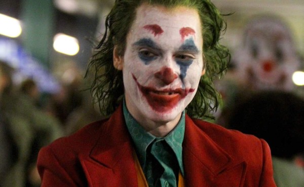 Joker de Joaquin Phoenix estrena en cines; una de las cintas más esperadas y polémicas del año