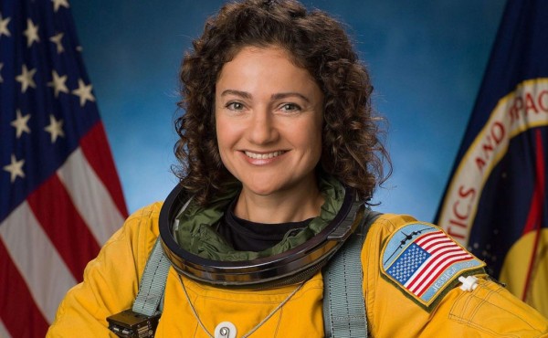 Astronauta de EEUU prevé encontrar panorama 'surrealista' al volver a la Tierra